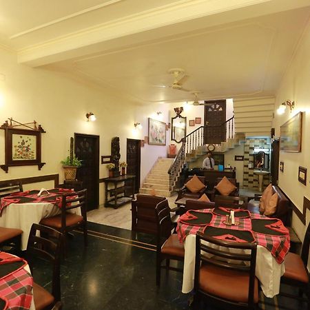 OYO 8844 Meadows Inn Chinhat Zewnętrze zdjęcie